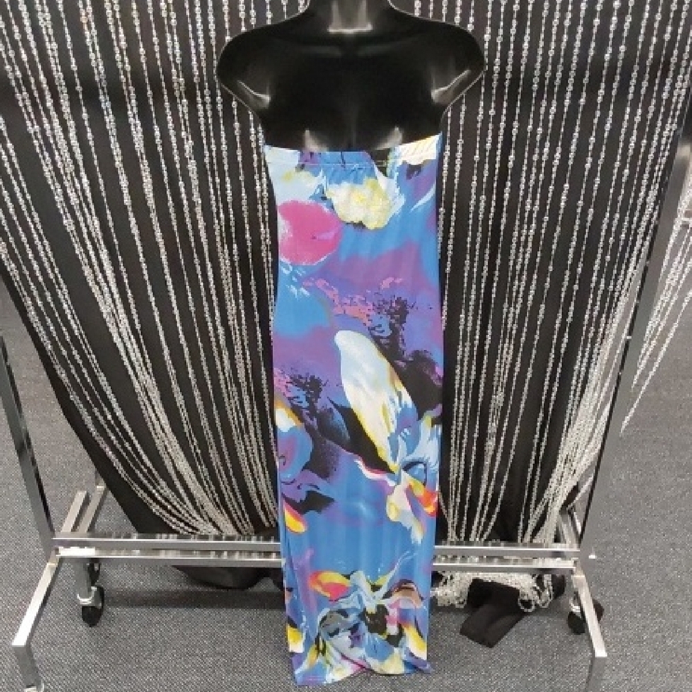 Elegant Blue Floral Maxi Dress - Picture 4 of 4